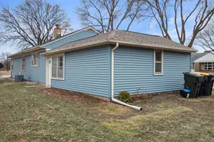 2538 S 75th St, West Allis, WI 53219 - Photo 37