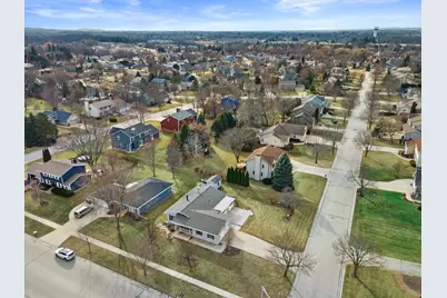 8109 S Forest Meadows Dr, Franklin, WI 53132 - Photo 49