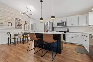 8109 S Forest Meadows Dr, Franklin, WI 53132 - Photo 3