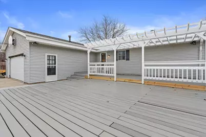 8109 S Forest Meadows Dr, Franklin, WI 53132 - Photo 33