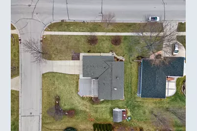 8109 S Forest Meadows Dr, Franklin, WI 53132 - Photo 41