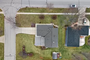 8109 S Forest Meadows Dr, Franklin, WI 53132 - Photo 41