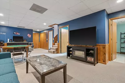 8109 S Forest Meadows Dr, Franklin, WI 53132 - Photo 25