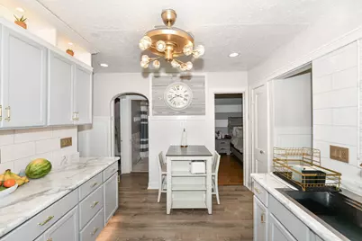 2523 W Maple St #2525, Milwaukee, WI 53204 - Photo 9