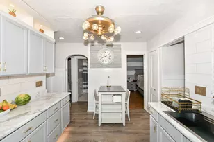 2523 W Maple St, Milwaukee, WI 53204 - Photo 9