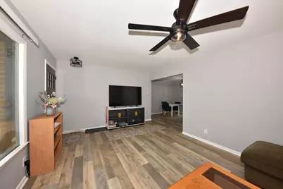 N28W24239  Watertown Rd, Pewaukee, WI 53072 - Photo 5