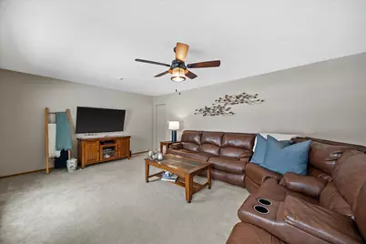 2509  Algoma Ter, Waukesha, WI 53188 - Photo 5