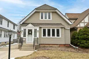5842 N Bay Ridge Ave, Whitefish Bay, WI 53217 - Photo 1