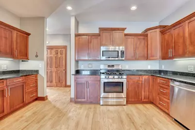 9067 S Cordgrass Cir, Franklin, WI 53132 - Photo 9