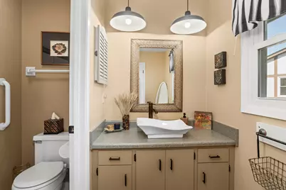 5335 S Sutton Pl, Greenfield, WI 53221 - Photo 11