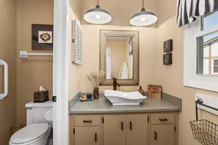 5335 S Sutton Pl, Greenfield, WI 53221 - Photo 11