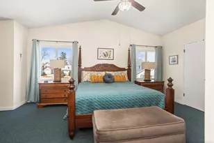 5335 S Sutton Pl, Greenfield, WI 53221 - Photo 7