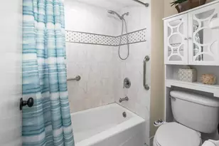 5335 S Sutton Pl, Greenfield, WI 53221 - Photo 9