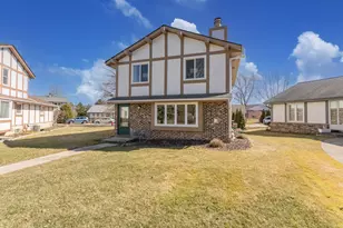 5335 S Sutton Pl, Greenfield, WI 53221 - Photo 37