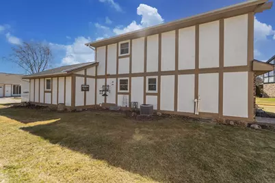 5335 S Sutton Pl, Greenfield, WI 53221 - Photo 41