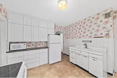 7531 N Lake Dr, Fox Point, WI 53217 - Photo 9