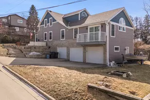 131 Maple Ave, Pewaukee, WI 53072 - Photo 3