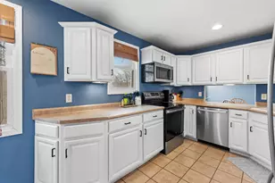 131 Maple Ave, Pewaukee, WI 53072 - Photo 7