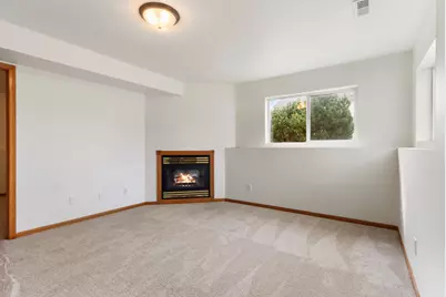 1047 W Court St, Elkhorn, WI 53121 - Photo 13