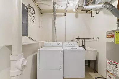 1047 W Court St, Elkhorn, WI 53121 - Photo 19