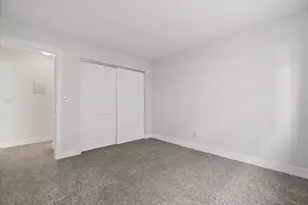 2121 N Cambridge Ave, Milwaukee, WI 53202 - Photo 9