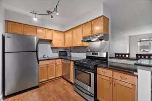 2121 N Cambridge Ave, Milwaukee, WI 53202 - Photo 3