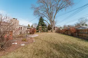 13715 W Park Ave, New Berlin, WI 53151 - Photo 39