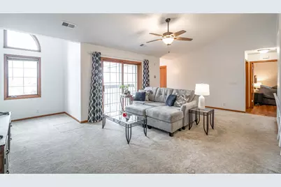 1043  Quinlan Dr #H, Pewaukee, WI 53072 - Photo 5