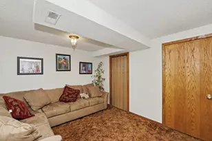 7649 N 51st Blvd, Milwaukee, WI 53223 - Photo 21