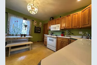 8651 N 68th St, Milwaukee, WI 53223 - Photo 9