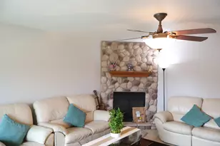 5542 W Jerelyn Pl, Milwaukee, WI 53219 - Photo 7