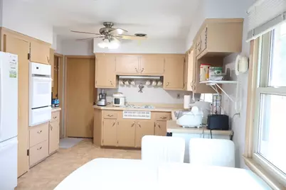 5542 W Jerelyn Pl, Milwaukee, WI 53219 - Photo 9