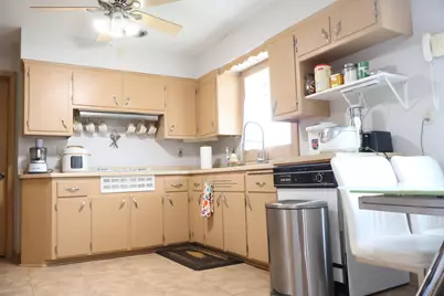 5542 W Jerelyn Pl, Milwaukee, WI 53219 - Photo 11