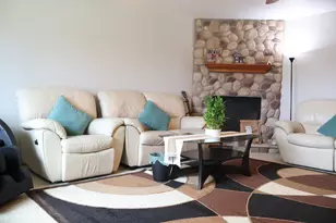 5542 W Jerelyn Pl, Milwaukee, WI 53219 - Photo 5