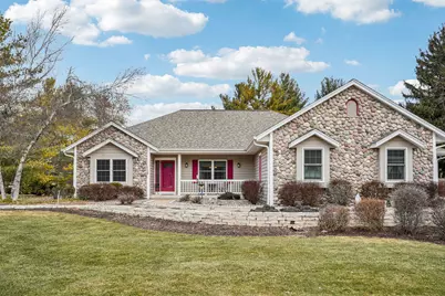 N32W22121  Hill N Dale Cir, Pewaukee, WI 53072 - Photo 1