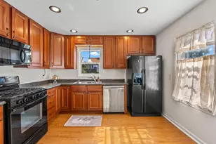 3666 S 21st St, Milwaukee, WI 53221 - Photo 5