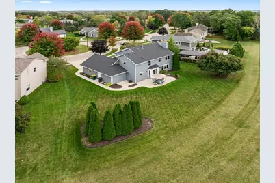 W210N16521  Woodshire Ct, Jackson, WI 53037 - Photo 3