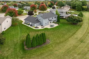 W210N16521 Woodshire Ct, Jackson, WI 53037 - Photo 3