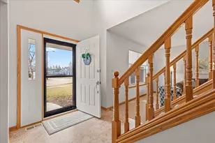 W210N16521 Woodshire Ct, Jackson, WI 53037 - Photo 7