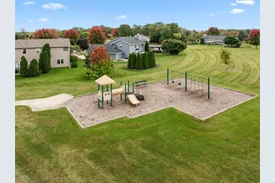 W210N16521  Woodshire Ct, Jackson, WI 53037 - Photo 5