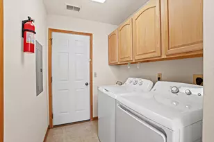 6331 Kingsview Dr, Racine, WI 53406 - Photo 21