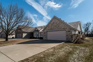 6331 Kingsview Dr, Racine, WI 53406 - Photo 3