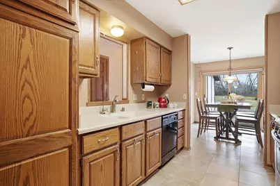 581  Hartridge Dr #1, Hartland, WI 53029 - Photo 5