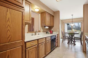 581 Hartridge Dr, Hartland, WI 53029 - Photo 5