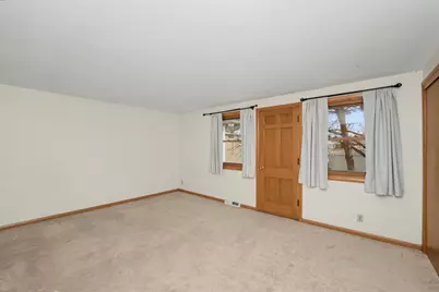5075 W Colonial Ct, Greenfield, WI 53220 - Photo 21
