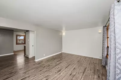 5075 W Colonial Ct, Greenfield, WI 53220 - Photo 15