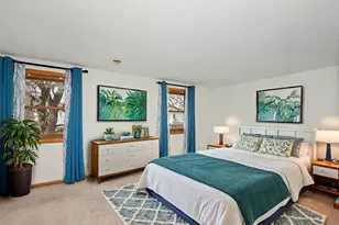 5075 W Colonial Ct, Greenfield, WI 53220 - Photo 9