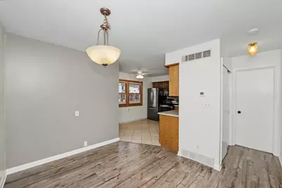 5075 W Colonial Ct, Greenfield, WI 53220 - Photo 19