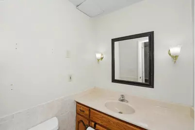 5075 W Colonial Ct, Greenfield, WI 53220 - Photo 7