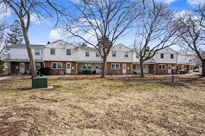 5075 W Colonial Ct, Greenfield, WI 53220 - Photo 13